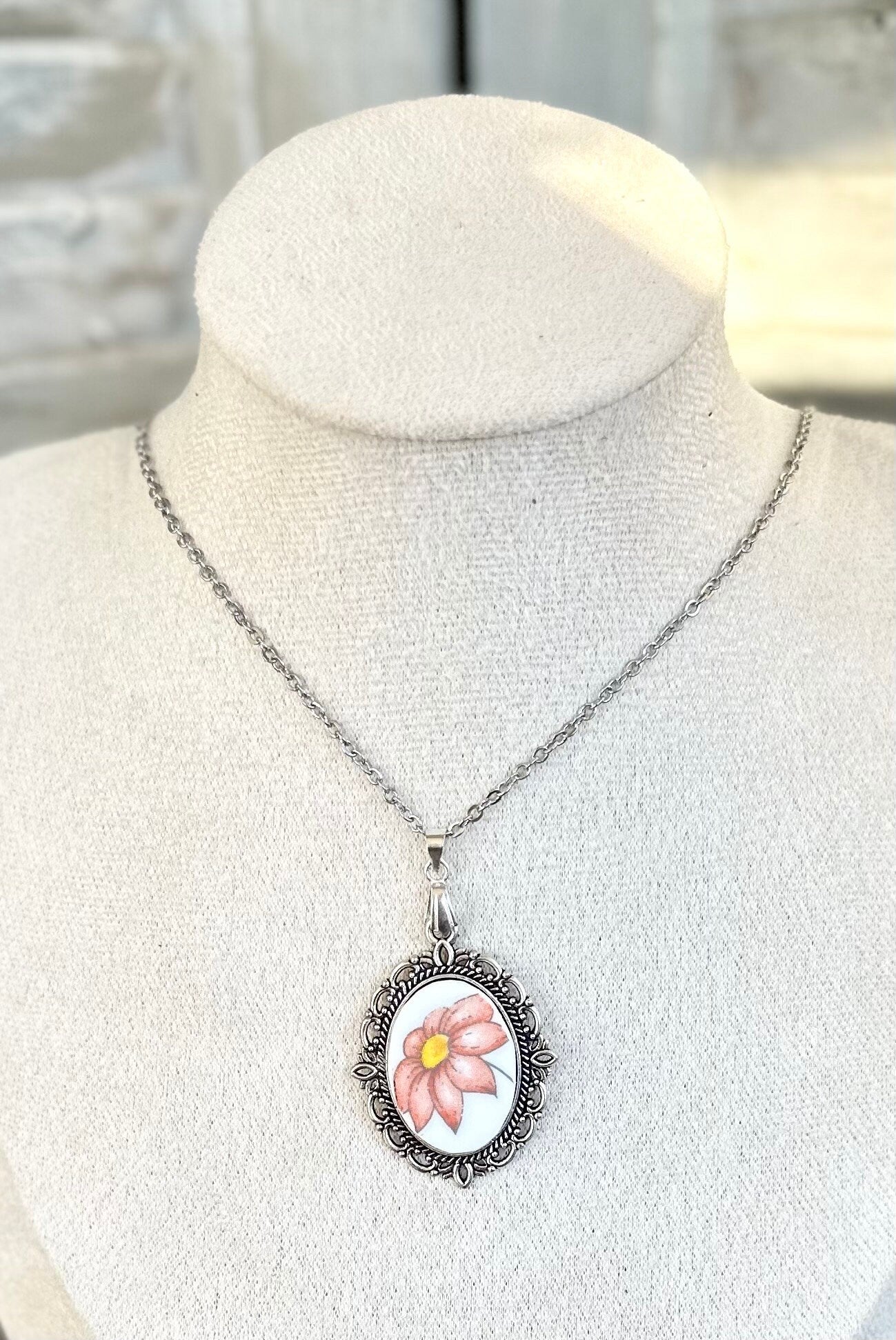 Beautiful one of a kind 1970s Correlle Meadow pattern Pendant necklace