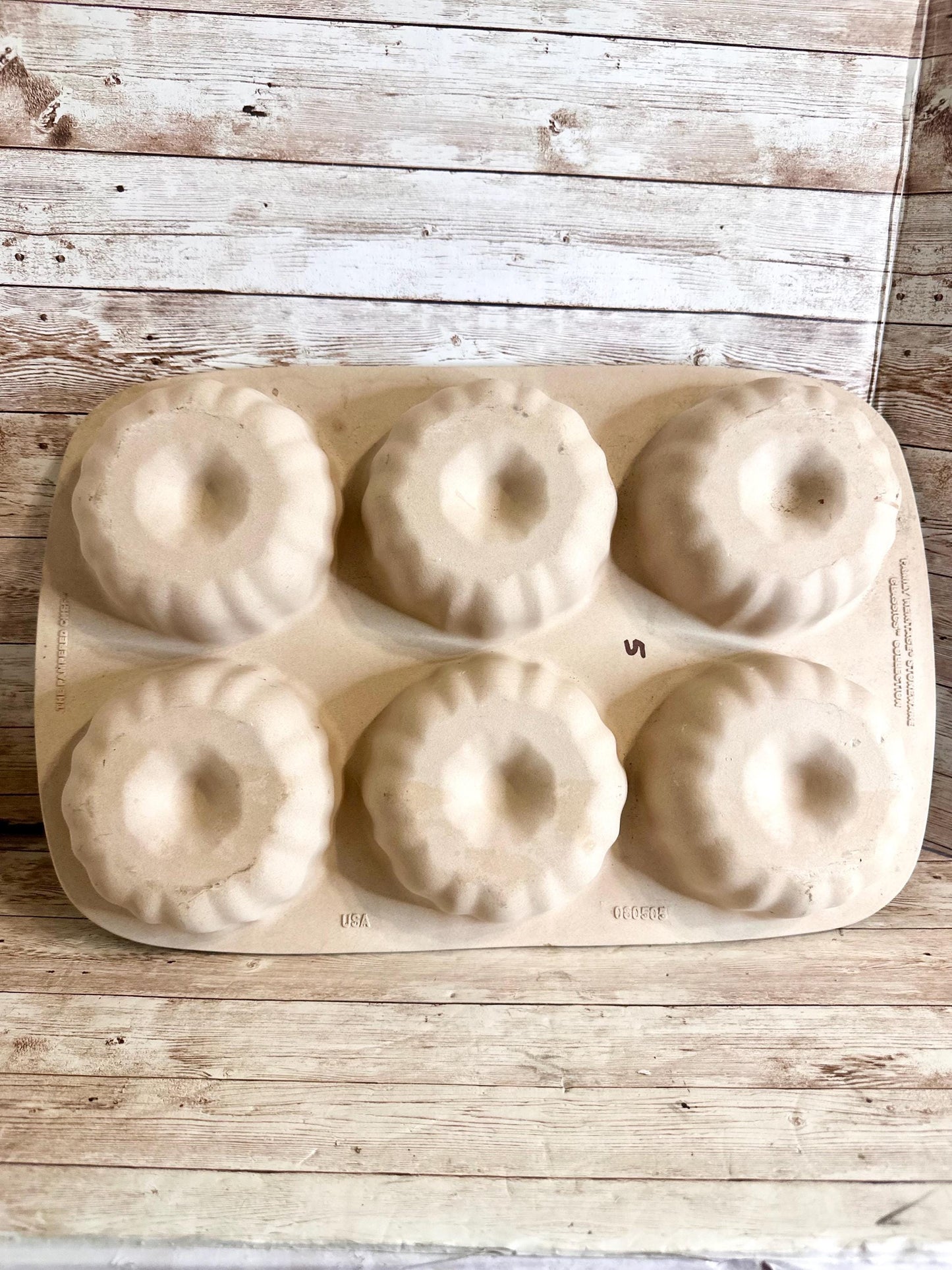 Pampered Chef Family Heritage Classics Stoneware Fluted 6 Mini Bundt Cake Pan