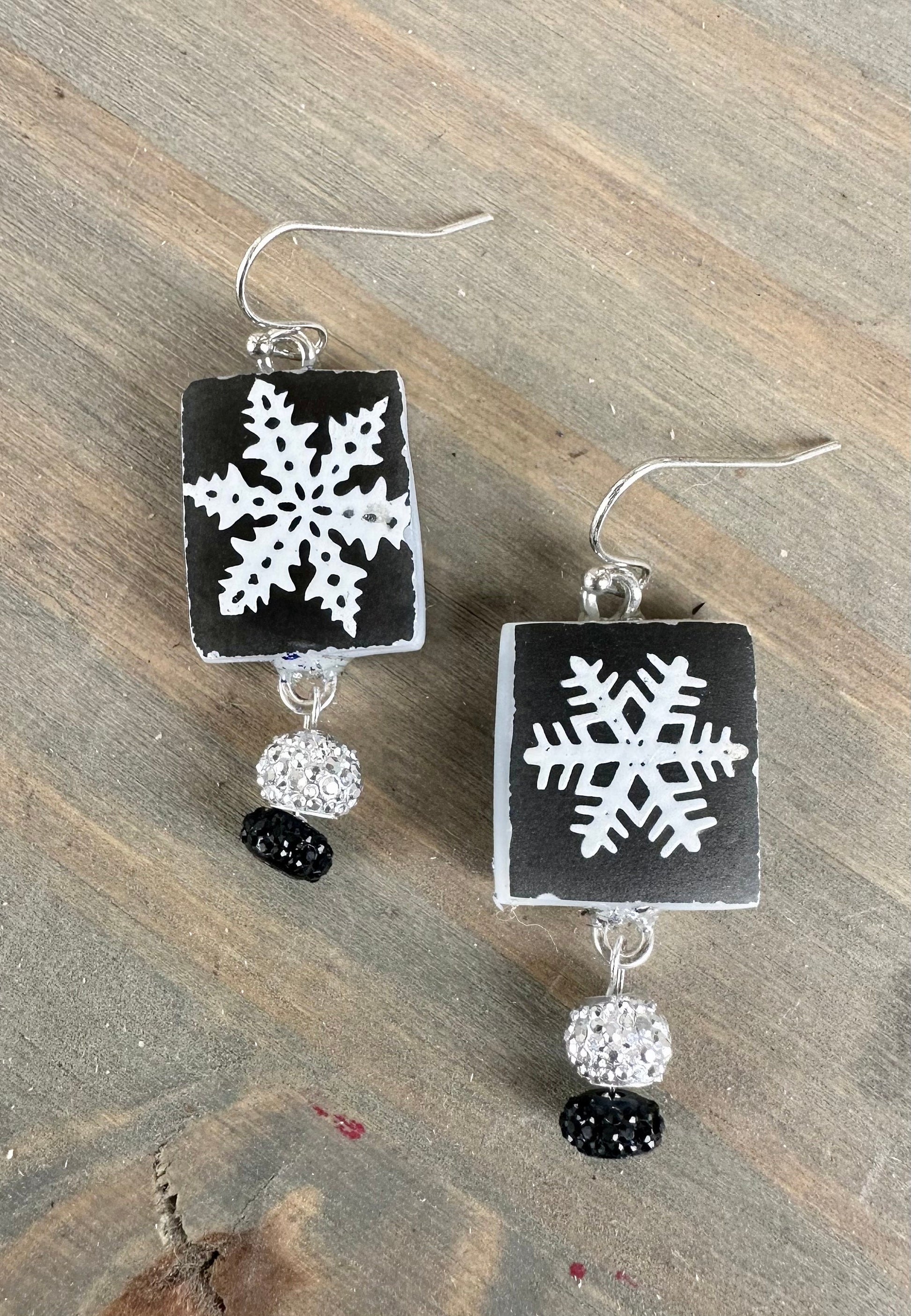 Beautiful 1950s Pyrex Snowflake on Charcoal stainless steel stud square earrings with glass beads
