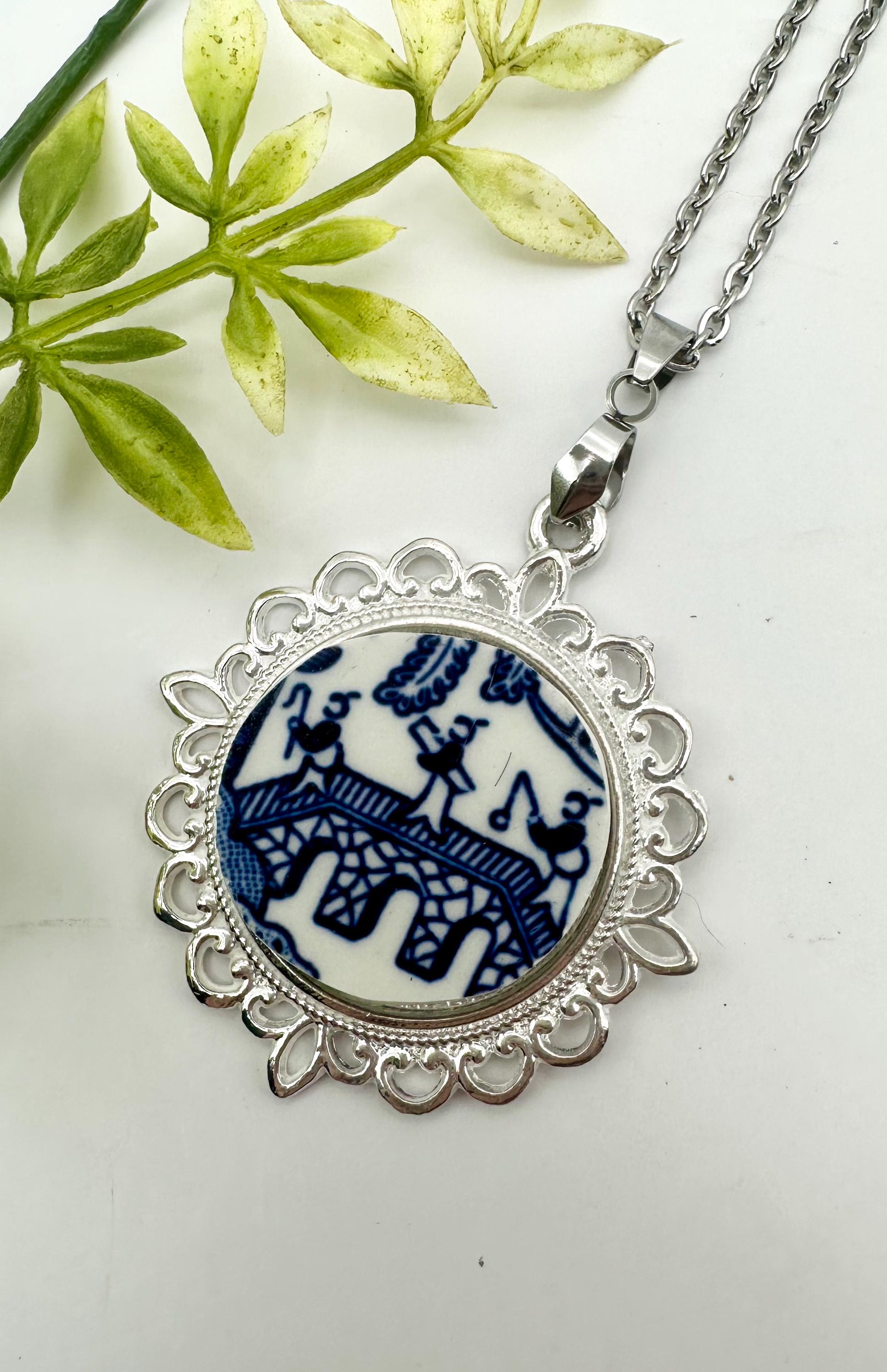 Antique Churchill England Blue Willow Broken China silver necklace blue and white